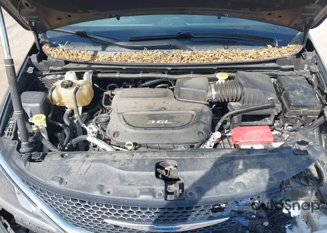 2018 Chrysler Pacifica Touring L из США, поврежденный, VIN 2C4RC1BG9JR233607